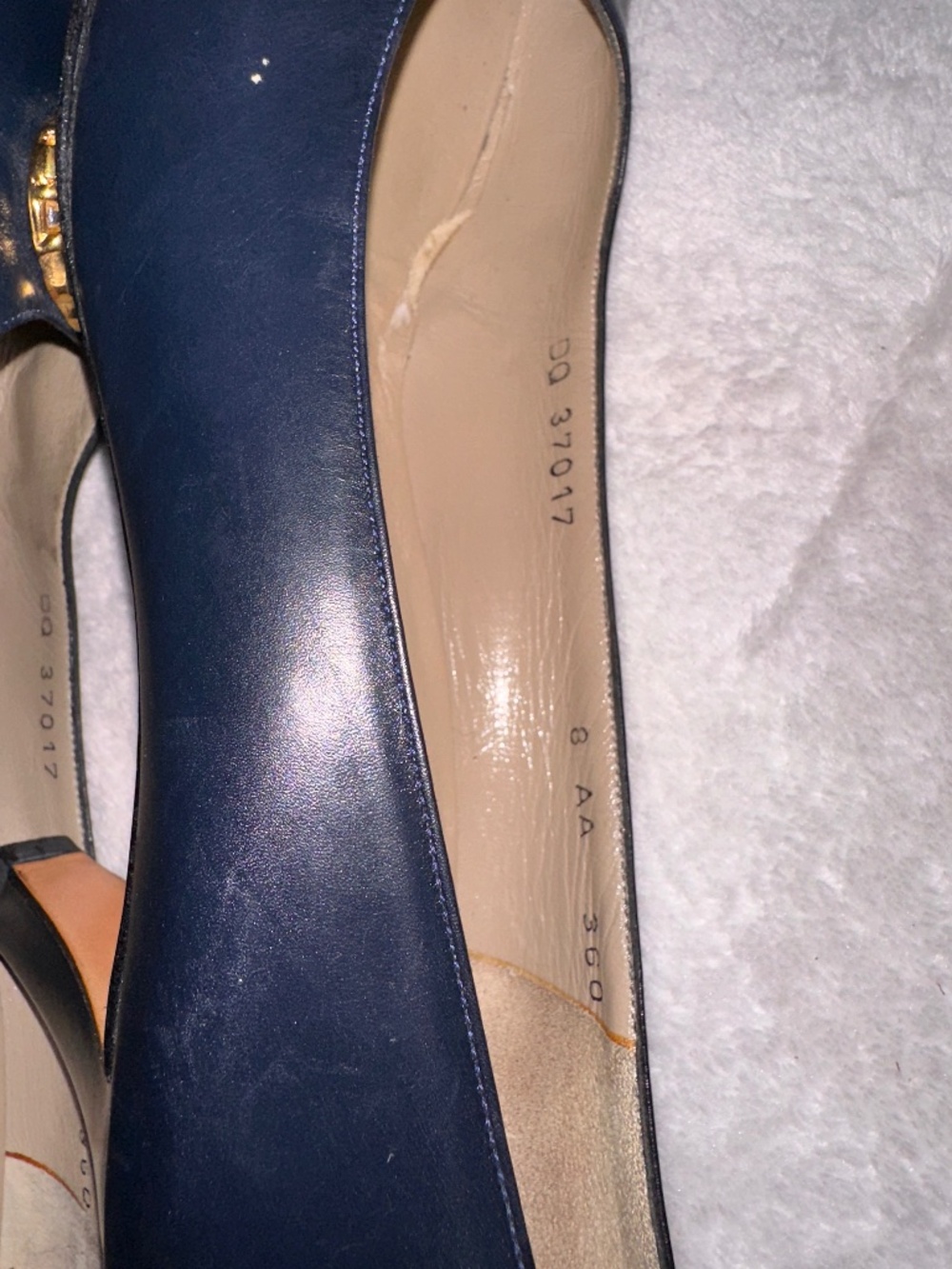 Vintage Salvatore Ferragamo Navy Leather Gold Hardware Pumps Size 8 AA Italy